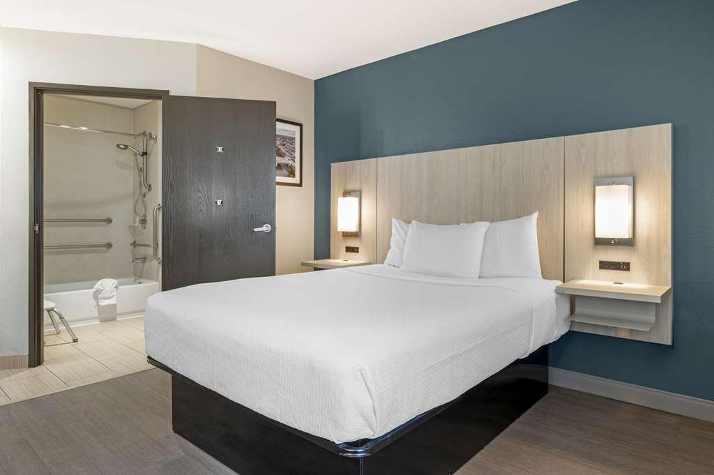 Best Western Plus Lafayette Hotel University Area Oda fotoğraf
